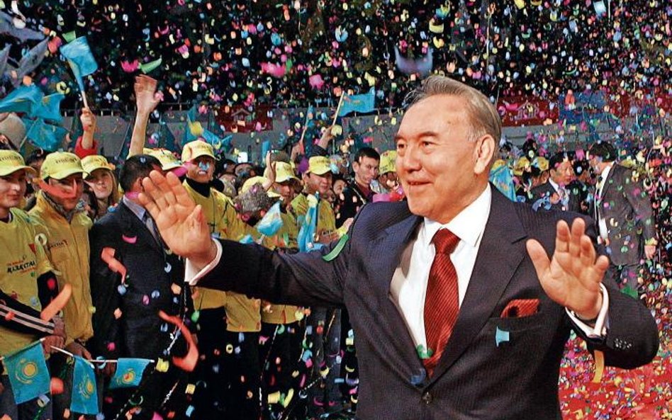 Prezydent oficjalnie cieszy się poparciem 90 procent społeczeństwa (zdjęcie po wygranych wyborach w 