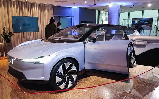 Volvo Concept Recharge