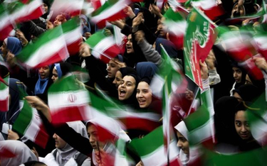 Teheran. Lutowe obchody rocznicy rewolucji islamskiej na placu Azadi (Wolności)