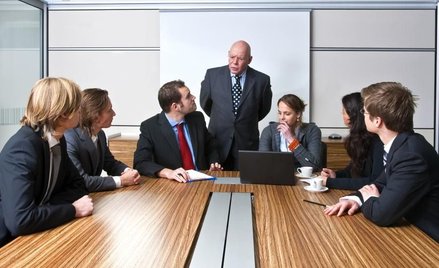 Pracownicy uważają, że firmy muszą angażować się społecznie