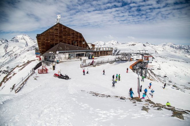 Ośrodek narciarski Maso Corto (Kurzras) położony jest na końcu doliny Val Senales, na wysokości 2011