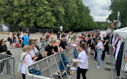 Fani kupowali płyty i koszulki