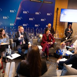 Uczestnicy debaty rozmawiali o wyzwaniach związanych z koniecznością adaptacji do zmian klimatycznyc