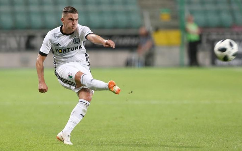 Carlitos – król strzelców ubiegłego sezonu. Mająca finansowy nóż na gardle Wisła sprzedała go do Leg