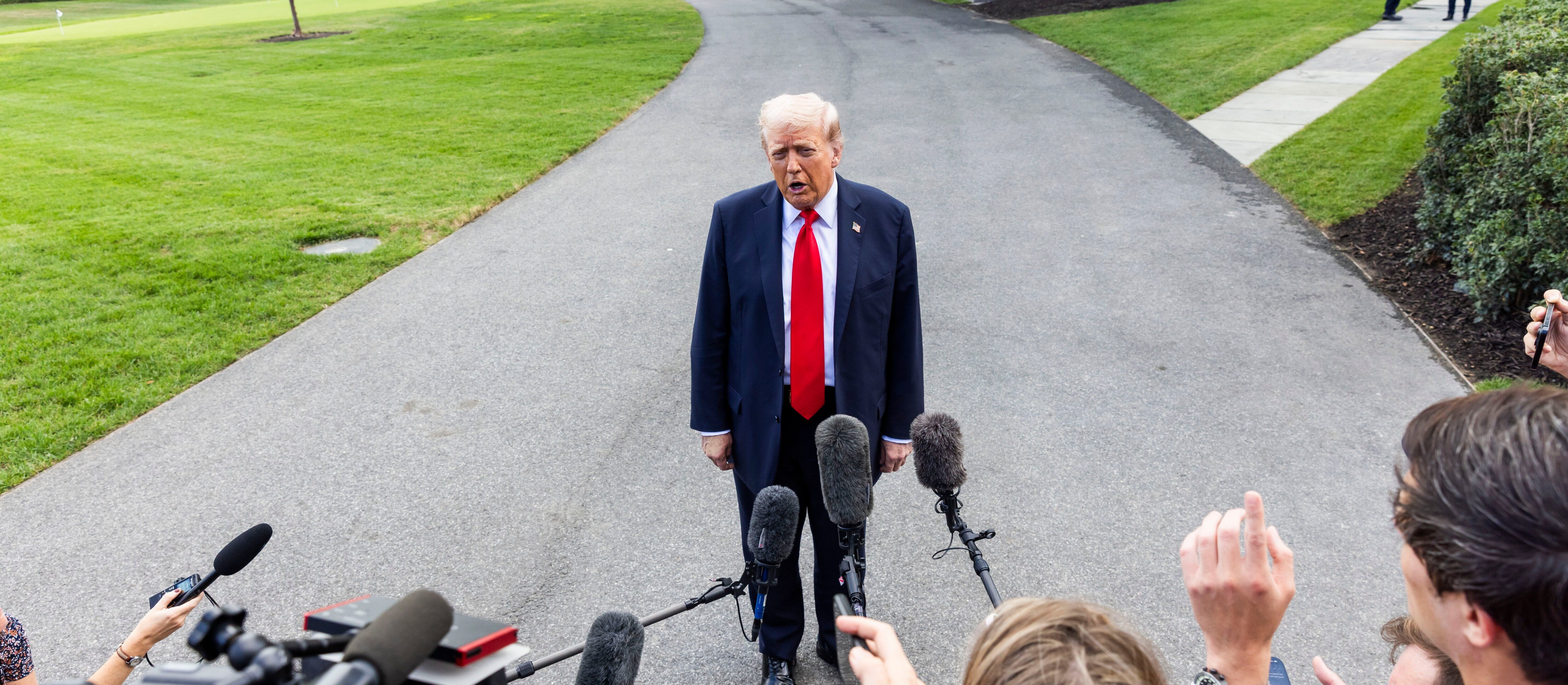 Donald Trump mówi o „pomyłce”. Prezydent USA usłyszał wiele głosów sprzeciwu, nie tylko z Polski