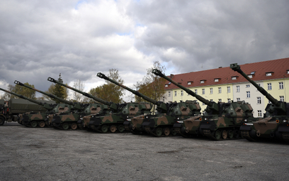 Bateria 155 mm armatohaubic samobieżnych Krab 5. Lubuskiego Pułk Artylerii z Sulechowa. Fot./HSW.