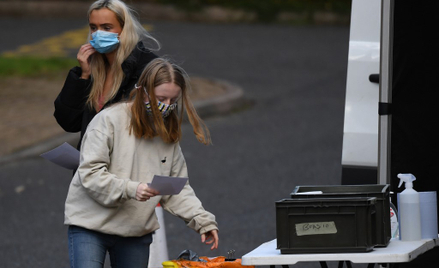 Epidemia w Polsce: 1587 nowych zakażonych koronawirusem w piątek