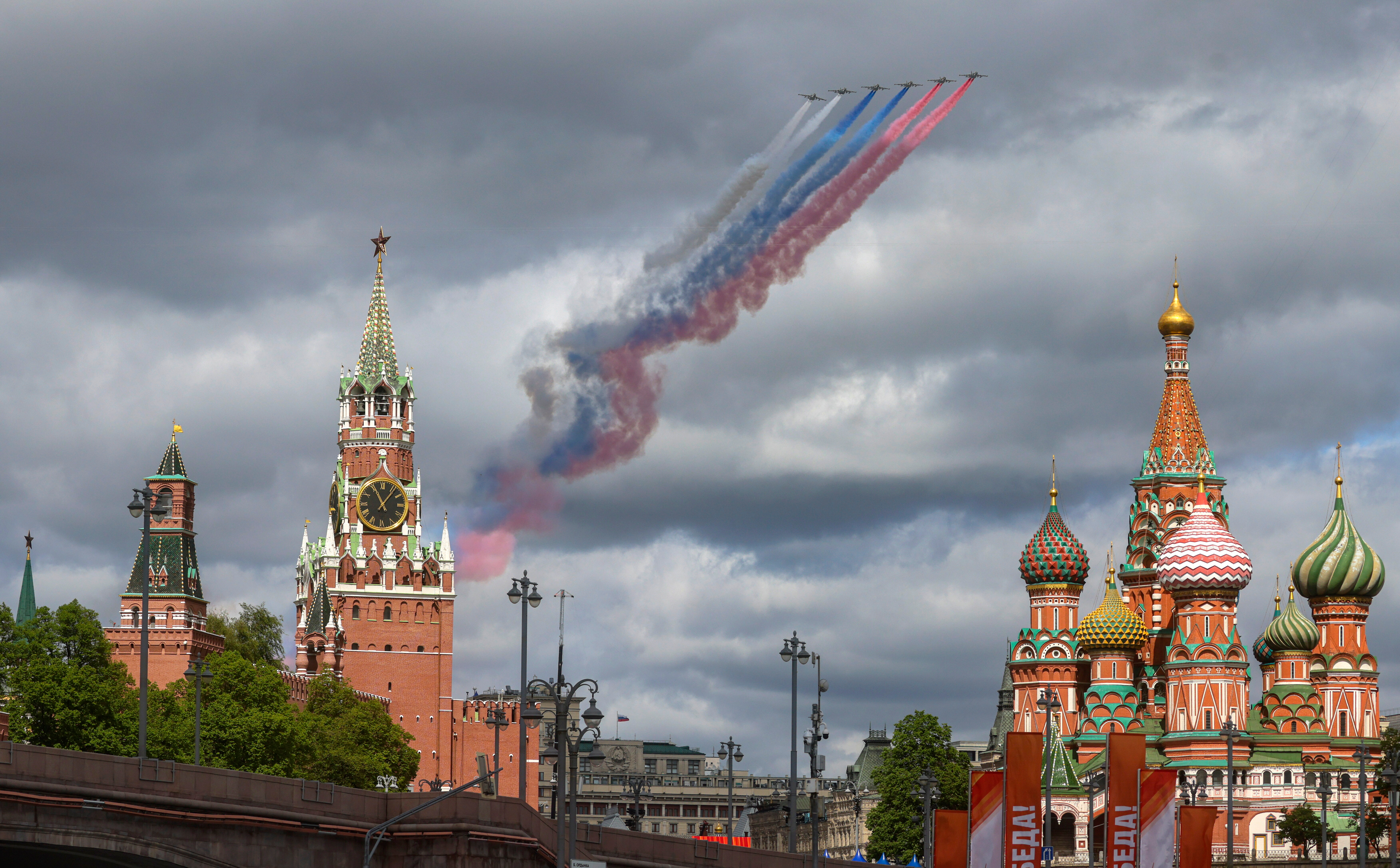 Parada zwycięstwa w Moskwie: Władimir Putin w strachu czeka na gości