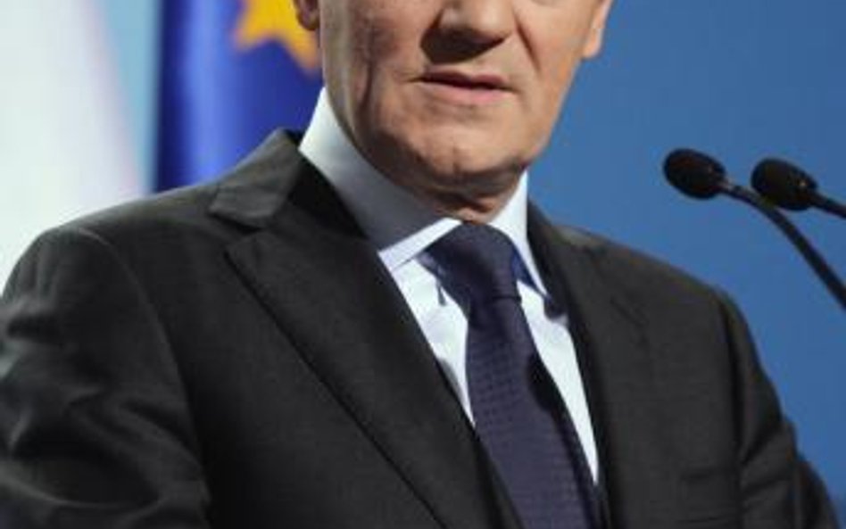 Donald Tusk może liczyć, że raczej proeuropejscy Polacy w sporze z PiS o euro staną po jego stronie