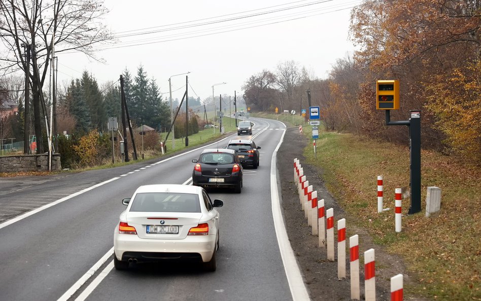 Kierowcy pędzą coraz częściej. Lawinowy wzrost wykroczeń i odebranych praw jazdy