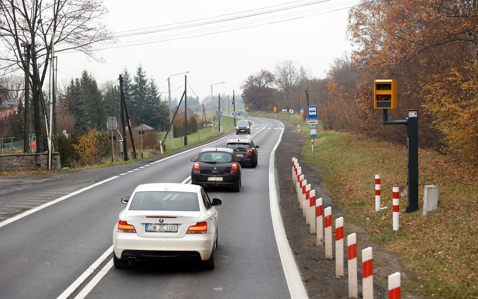 Kierowcy pędzą coraz częściej. Lawinowy wzrost wykroczeń i odebranych praw jazdy