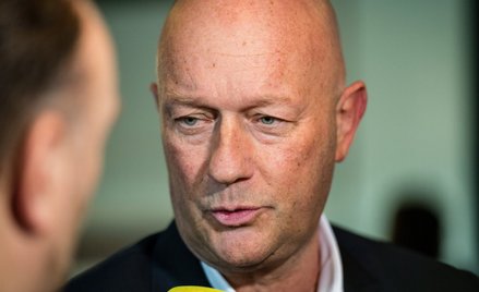 Premier dzięki głosom AfD