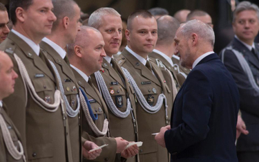 5 tysięcy żołnierzy odeszło z armii w 2016 roku. Nie chcą być w wojsku Antoniego Macierewicza?