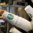 Starbucks przyciąga pieniądze lepiej niż wiele banków