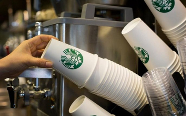 Starbucks przyciąga pieniądze lepiej niż wiele banków