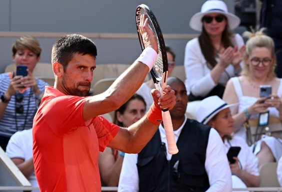 Novak Djoković (na zdjęciu) po raz siódmy zagra w finale Roland Garros