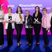 Podczas finałowej gali Konkursu RównoWaga stoją od lewej: Joanna Lipska-Łysek z Organon Polska, Anna