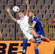 Mecz Bośnia - Polska. Przewracany Jacek Góralski