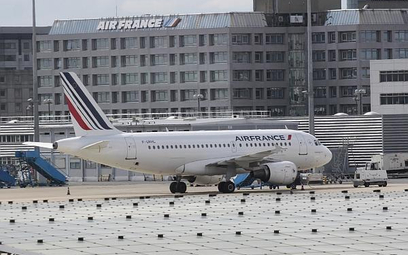 Air France coraz mocniej zaciska pasa