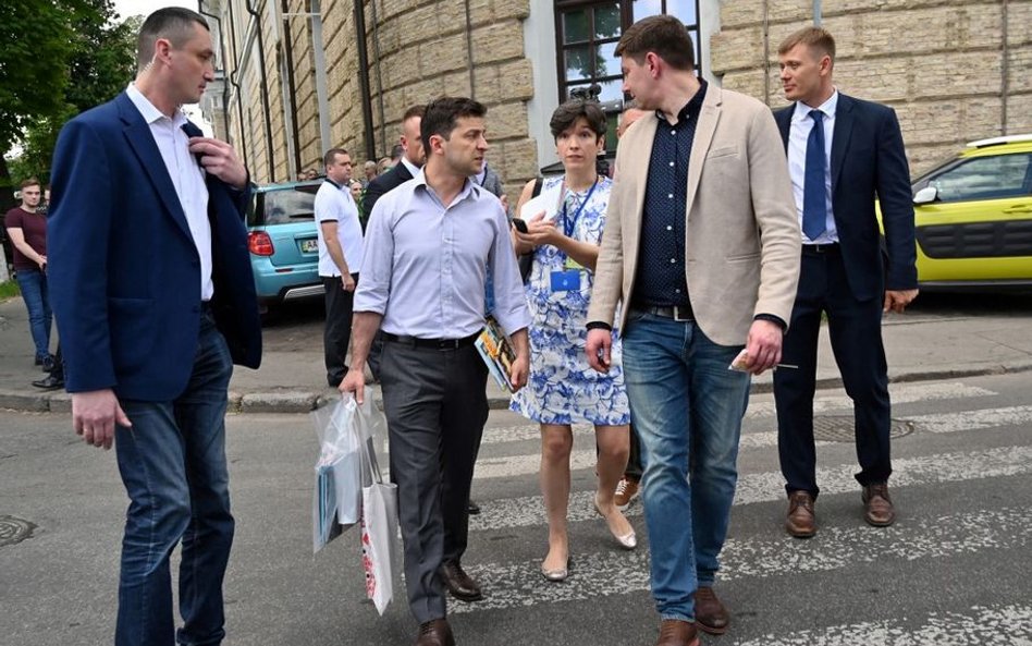 Prezydent Wołodymyr Zełenski w nieprezydenckim stroju odwiedził w czwartek festiwal książki w Kijowi