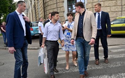 Prezydent Wołodymyr Zełenski w nieprezydenckim stroju odwiedził w czwartek festiwal książki w Kijowi