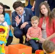 Premier Beata Szydło wśród dzieci, czyli przekuwanie programu Rodzina 500+ w medialny sukces.