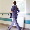 W tym roku ustawa gwarantuje pracownikom ochrony zdrowia podwyżkę płac na poziomie 14,34 proc.