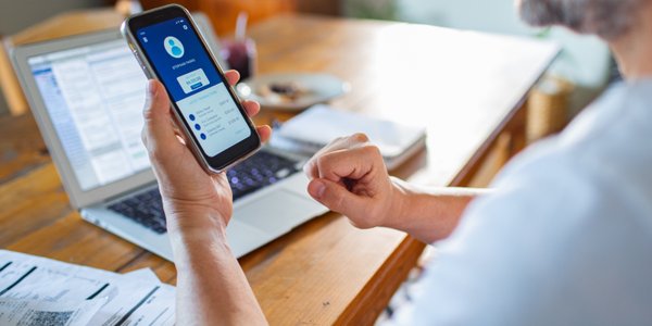 Ponad 20 mln Polaków korzysta tylko z bankowości mobilnej