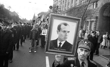 Stepan Bandera jest dziś na Ukrainie ukazywany jako polityk walczący z totalitarnymi dyktaturami. Na
