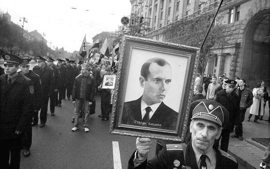 Stepan Bandera jest dziś na Ukrainie ukazywany jako polityk walczący z totalitarnymi dyktaturami. Na