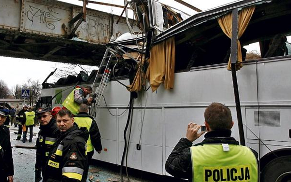 Na miejscu wypadku nie było śladów hamowania. W marcu ze wstępnych ustaleń policji wynikało, że wiad