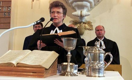 Wiera Jelinek, pierwsza w Polsce kobieta pastor Kościoła Ewangelicko-Reformowanego (2003 r.)