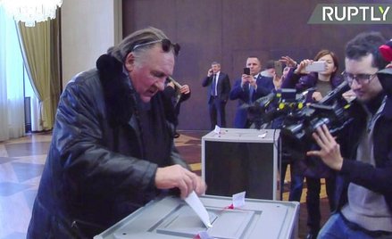 Gerard Depardieu w lokalu wyborczym w Paryżu