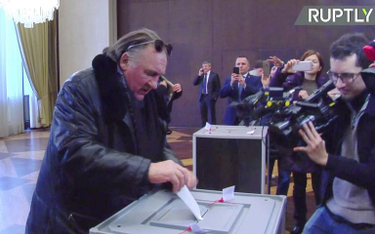 Gerard Depardieu w lokalu wyborczym w Paryżu