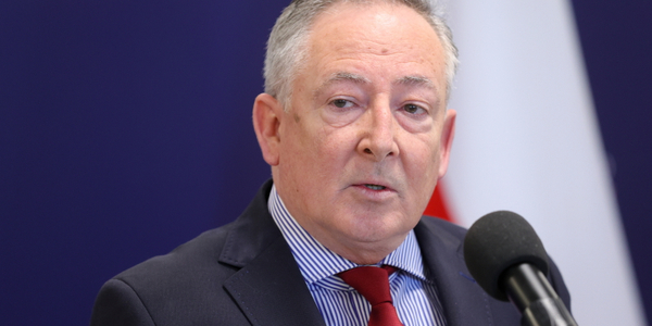 Minister Sienkiewicz odwołuje dyrektorów. 