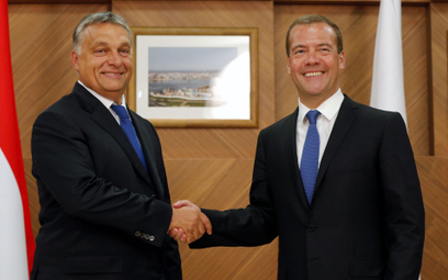 Viktor Orban i Dmitrij Miedwiediew, zdjęcie ze spotkania w 2015 roku