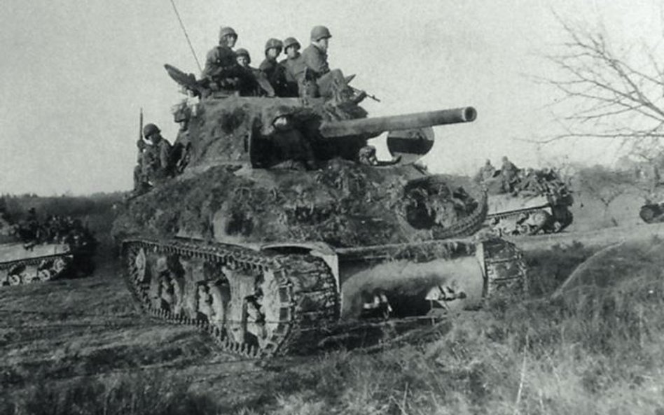 Sherman M4A3E jumbo z 2. Dywizji Pancernej w składzie 3. Armii Pattona