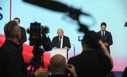 Jarosław Kaczyński w czasie poniedziałkowej konferencji prasowej