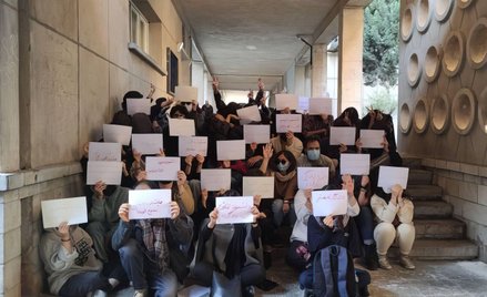 Protest studentów jednej z teherańskich uczelni, domagających się uwolnienia aresztowanych kolegów