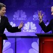 Podczas debaty telewizji CNBC Rick Perry (z lewej) usiłował przekonać Rona Paula, że wie, jak ograni
