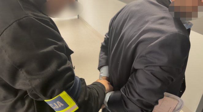 Zatrzymany mężczyzna twierdził, że jest majętnym obywatelem podróżującym między Dubajem a Londynem, 