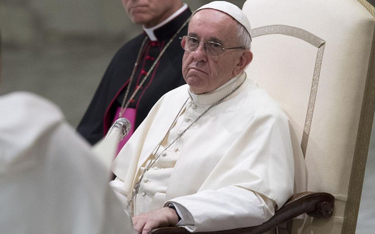 Papież wspiera adopcję przez gejów? Rzeczniczka Watykanu dementuje