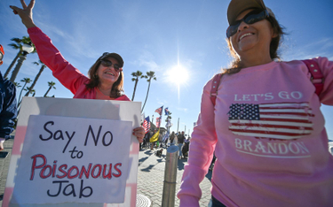 Protesty przeciwko obowiązkowym szczepieniom uczniów i studentów w Kalifornii