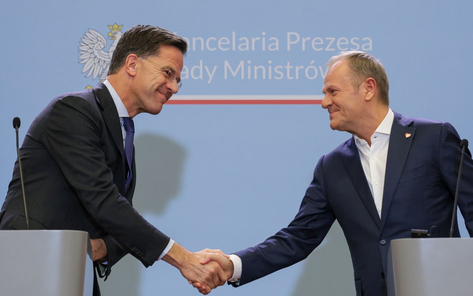 Premier RP Donald Tusk i sekretarz generalny NATO Mark Rutte  podczas konferencji prasowej po spotka