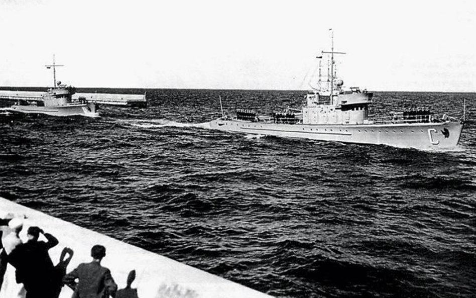 Trałowce ORP „Czajka” i ORP „Rybitwa” podczas parady Marynarki Wojennej, 1936 r.