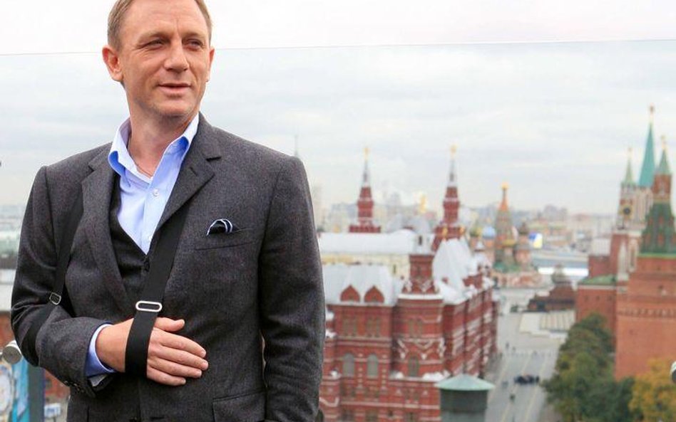 Daniel Craig, odtwórca roli Jamesa Bonda, na tle moskiewskiej panoramy