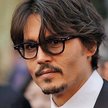 Johnny Depp powraca dziś do starych oprawek okularów, które dodają mądrości spojrzeniu