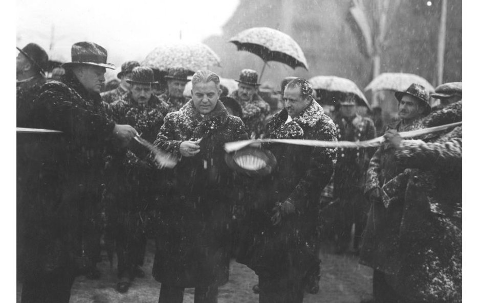 27 listopada 1937r., Uroczystość otwarcia wiaduktu żoliborskiego. Widoczni m.in. minister komunikacj