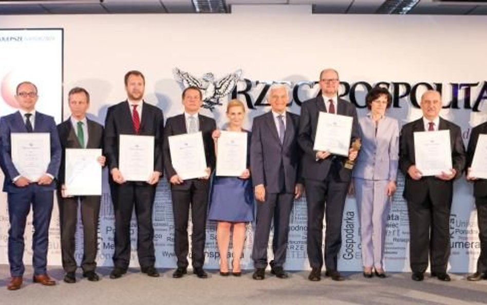 Laureaci Rankingu Samorządów w kategorii miast  na prawach powiatu (pierwsza dziesiątka) wraz  z czł