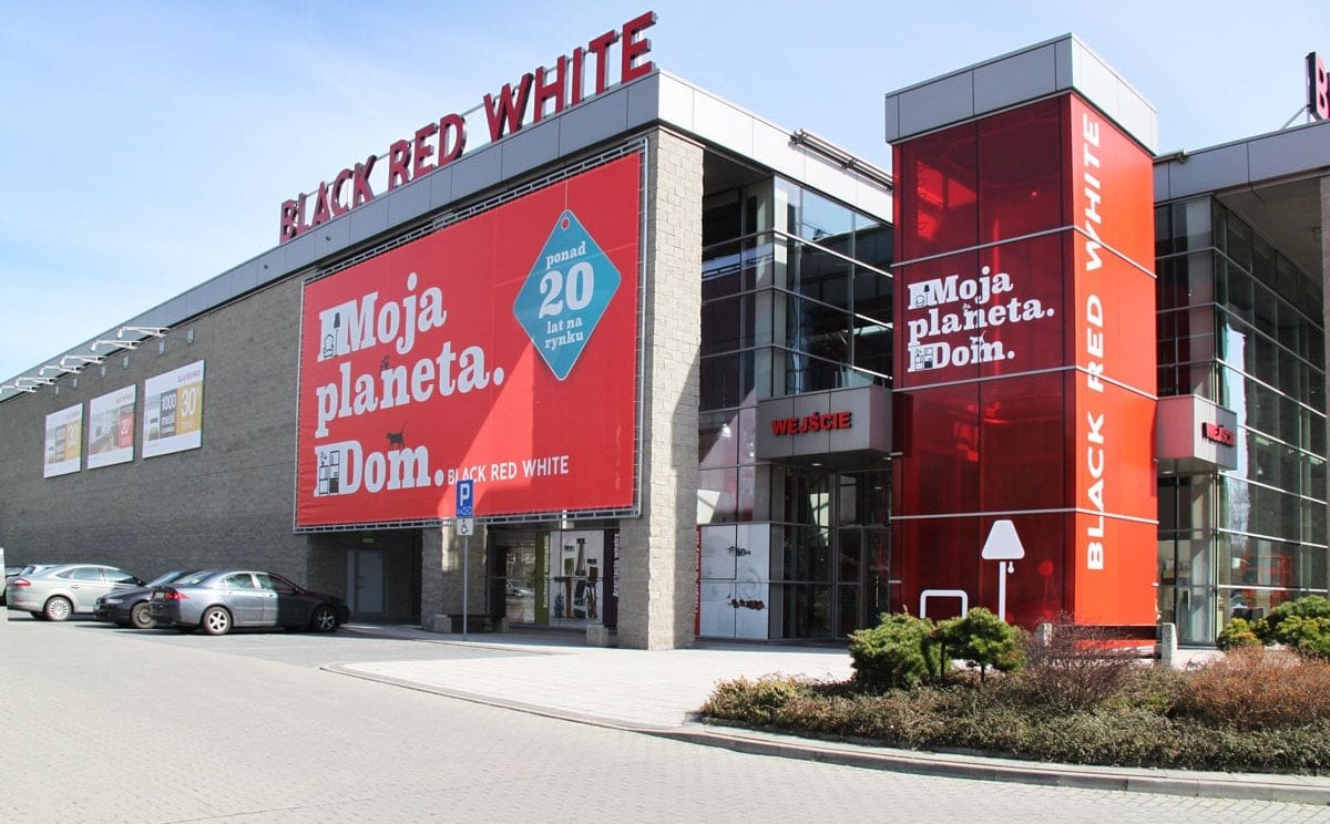 Potężna fala zwolnień w Black Red White. Pracę straci około 800 osób